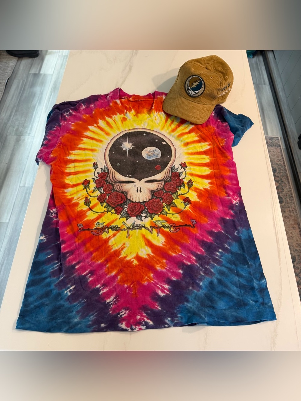 Grateful Dead XL Tee-Shirt + Hat